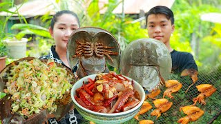 Catch Cuttlefish at night and cook Horseshoe Crabs Salad Fermented Pangasius Fish Steamed recipe [upl. by Batholomew]