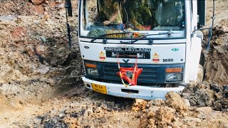 Ashok Leyland 1618 4x4 tipper vs mud bsiv engine ka power Tried hard but failed Heavy duty truck [upl. by Katuscha268]