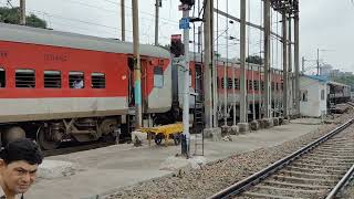 02570 Humsafar Express Departure New Delhi [upl. by Winnie]