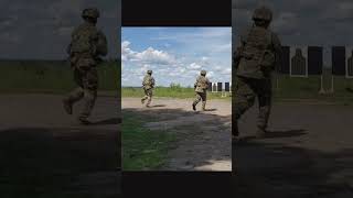 Short Entrainement tir pistolet debout et mouvement US Army [upl. by Burchett309]