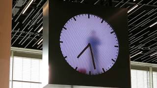 Amsterdam Schipol Airport Real Time Clock  The Man in the Clock [upl. by Amedeo]