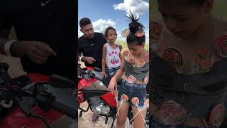 Belinha doando pirulito🍭 parte 03brasil comedia videos videoshort viral [upl. by Adolf]