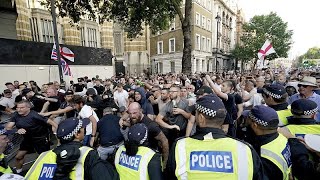 Plus de 100 arrestations lors de manifestations devant Downing Street [upl. by Aysan]