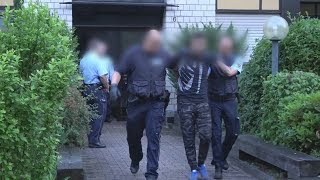 Exklusiv Abschiebung durch Ordnungsamt  Polizei  Ausländerbehörde in BonnTannenbusch am 240518 [upl. by Atinaujnas]