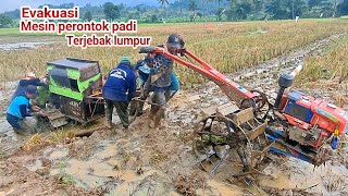 Traktor sawah bantu evakuasi mesin rontogan yang terjebak lumpur [upl. by Wrightson]