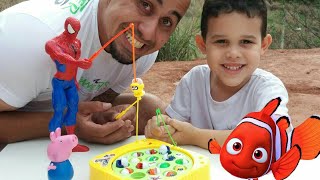 LUCAS na pescaria com George pig da família peppa pig vs spiderman toys Kids [upl. by Nicol]