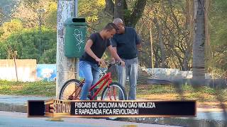 Sujeito resolve ser fiscal da vida alheia e tira ciclistas do sério [upl. by Lesirg91]