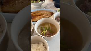 Gogi Guk 고기국  Korean beef soup grilled fish and a mushroom salad cooking [upl. by Kristian961]