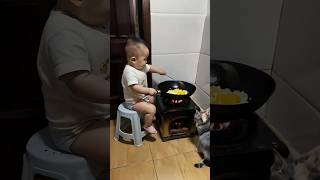 The babys scrambled eggs must be delicious funny cutebaby [upl. by Ferdie]