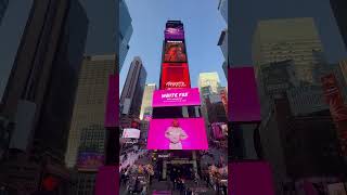 Brillantes Pantallas de Nueva York Publicidades en el Corazón de Times Square 🌆✨ [upl. by Nalon240]