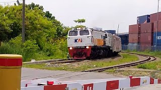 PALANG PINTU PERLINTASAN KERETA API JL RONGGOWARSITO SEMARANG  KA AMBARAWA EKSPRES [upl. by Eniad]