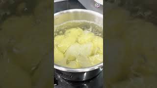 Recette  Dos de cabillaud pommes de terre vapeur poêlée de courgettes  écomiam [upl. by Lucey207]