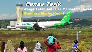 Bandara Dhoho Kediri Hari Ini 16042024 Warga Tetap Semangat Menunggu Kedatangan Pesawat [upl. by Ennasus]