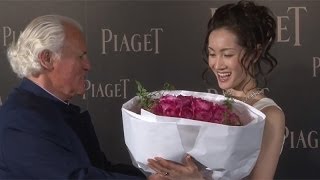 荒川静香、結婚祝いにバラの花束！ 「ピアジェローズパッション」発表会2 [upl. by Amalberga]