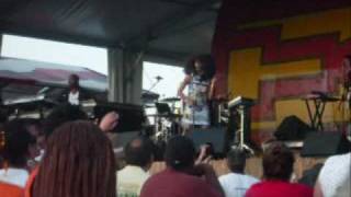 Erykah Badu does New Orleans Bounce Live [upl. by Sihtam777]