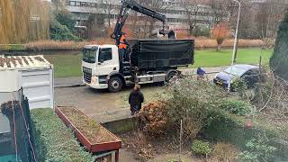 101 Kerstbomen ophalen door Gemeente LeidschendamVoorburg [upl. by Constantia741]