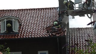 Woningbrand na blikseminslag in Deventer [upl. by Airotcivairam364]