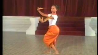 Chha Bannchos Female Role of the Cambodian Dance Part 2 [upl. by Pontus]