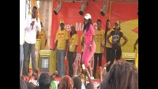 Les danseuses de Serge Beynaud en pleine démonstration de Tchokora [upl. by Annaeirb]