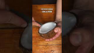 Cómo abrir un coco y reutilizar la corteza del coco 🥥 [upl. by Stelle]