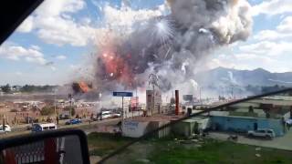 Incêndio em fabrica de fogos de artifícios  IMPRESSIONANTE [upl. by Adrianne890]