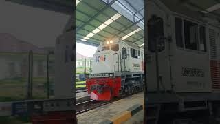 KEDATANGAN Kereta api Tawang Alun di Stasiun Kalisetail [upl. by Josepha117]