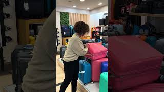 Reaccionando a la Nueva Maleta Mini American Tourister Soundbox  Bolsos Palacio [upl. by Reaht567]