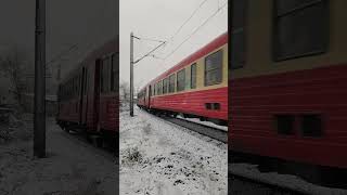 Snow in Romania Regiotrans R11443 RomanIasi with AMX547 passing through Nicolina in the snow [upl. by Sula]