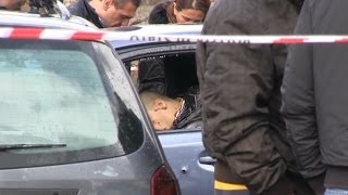 Napoli  Agguato a Secondigliano ucciso affiliato al clan Licciardi 290114 [upl. by Fasto]