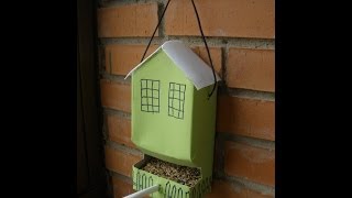 Como hacer un comedero para pajaros DIY reciclado [upl. by Jer652]