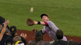 Frazier goes over the railing for an amazing grab [upl. by Dickman]