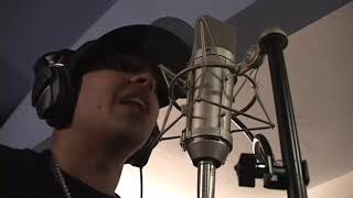 Daddy Yankee en el estudio grabando quotCalientequot  Historia 2006 [upl. by Ylicis]