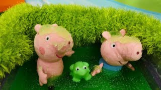 Peppa Wutz und Schorsch gehen Schwimmen Spielzeugvideo auf Deutsch [upl. by Akerdnuhs886]