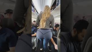 a bordo del avión a nueva york shorts viralshort video hair [upl. by Ainesey588]