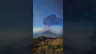 Letusan gunung merapi reels news beritaterkini [upl. by Hi520]