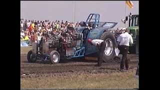 Tractorpulling Cadzand 2006 [upl. by Mickey730]