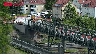 Große Pflugfelder Brücke Kornwestheim  Schneller Rückbau des Fußgängerstegs [upl. by Bradwell]