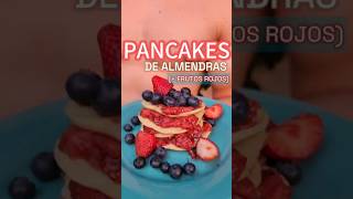 Pancakes proteicos 🥞 con mermelada🍓Comentá quotmermeladaquot para la receta RecetasFit DesayunoSaludable [upl. by Jacobina]