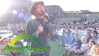 Adam Douglas – False Alarm Allsang på Grensen 2018 [upl. by Llenreb]