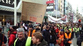 Protestkundgebung und Demo der Gewerkschaften in Wien [upl. by Hedvig]