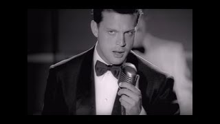 Luis Miguel  quotPor Debajo de la Mesaquot Video Oficial [upl. by Barnie643]