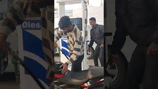 😂🤣 30 rs ka Petrol dal raha tha vo bhi nhi dalne diya 🤣 funny petrol [upl. by Yenahs]