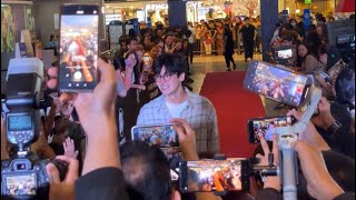 GRABEANDRES MUHLACH DINUMOG NG FANS AT PRESS SA PREMIERE NIGHT NG MOVIE NI AGA amp JULIAGWAPO TALAGA [upl. by Rhtaeh586]