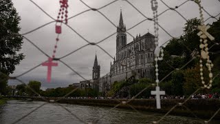 «Il faut continuer à espérer»  premier pèlerinage national des agriculteurs à Lourdes [upl. by Golden]