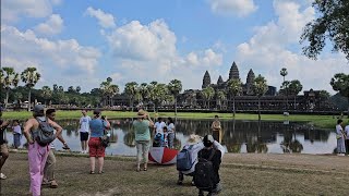 ទិដ្ឋភាពប្រាសាទអង្គរវត្តថ្ងៃបុណ្យអុំទូកមានភ្ញៀវជាតិនិងអន្តរជាតិយ៉ាងកុះករ🇺🇸🇰🇭🌺🌸💚♥️ [upl. by Ahseya848]