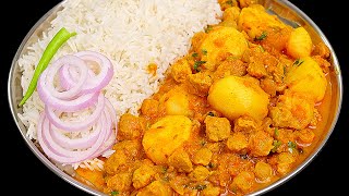 आलू सोयाबीन की बहुत हे स्वादिस्ट सब्ज़ी कुकर में  Aloo Soya Curry  Soyabean ki sabzi KabitasKitchen [upl. by Politi]