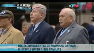 VETERANOS DE GUERRA DE MALVINAS SON OVACIONADOS POR EL PUEBLO ARGENTINO 100716 [upl. by Fanchet]