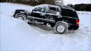 Jeep Grand Cherokee WJ 47 V8 in deep snow [upl. by Siward975]