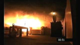 Christmas tree fire destroys a living room in under a minute [upl. by Jaenicke]