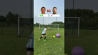 RONALDO vs MESSI avec 10 Ballons Différents  😮⚽️ messi ronaldo starfreestyle [upl. by Vincenta]